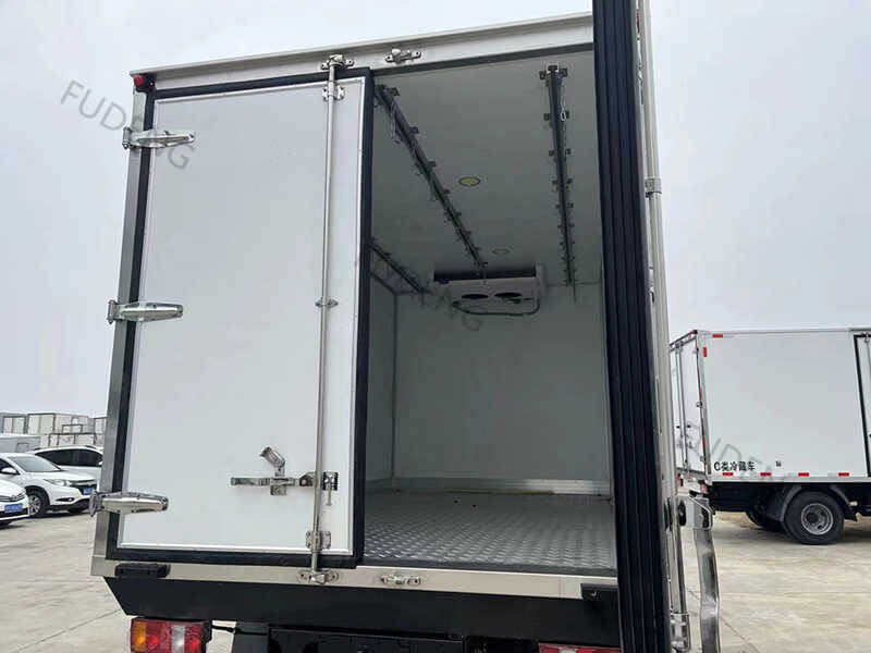 What is the structure of the refrigerated truck? China Shandong